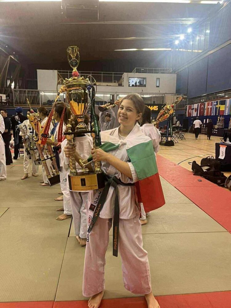 Изабела Иванова отново вдигна купата на победител зад граница