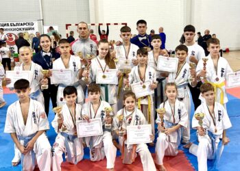 С 13 медала каратеките закриха годината