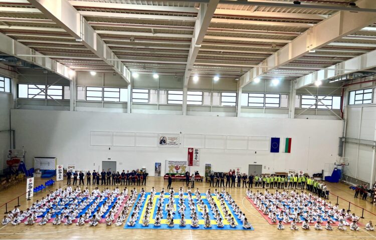 С 13 медала каратеките закриха годината