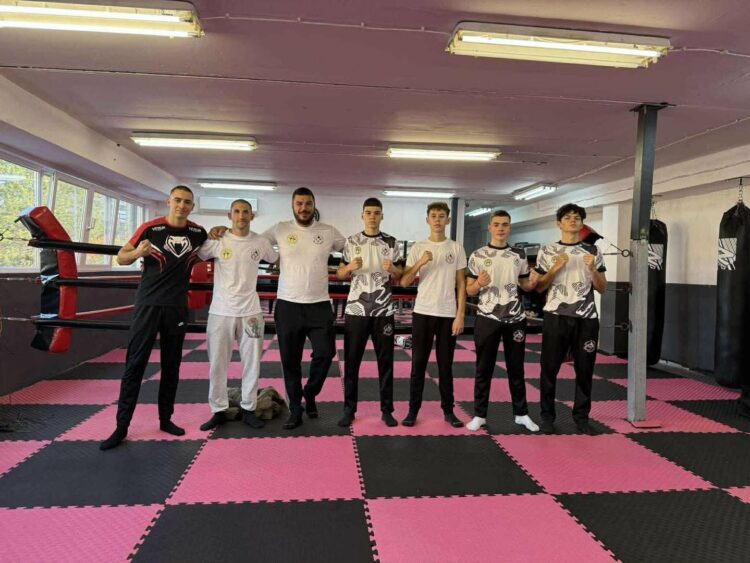 Отворени тренировки по кикбокс между три клуба