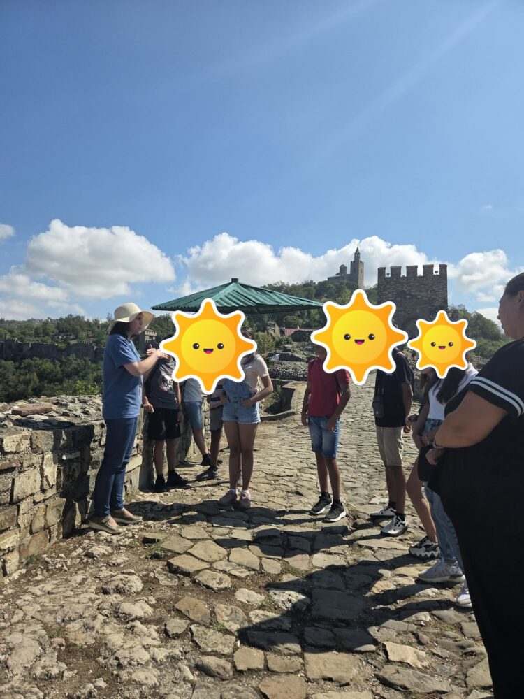 Борба с противообществените прояви на малолетни и непълнолетни с творчество, спорт и онлайн безопасност