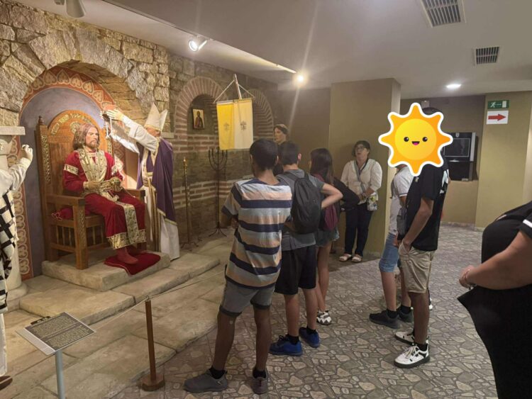 Борба с противообществените прояви на малолетни и непълнолетни с творчество, спорт и онлайн безопасност