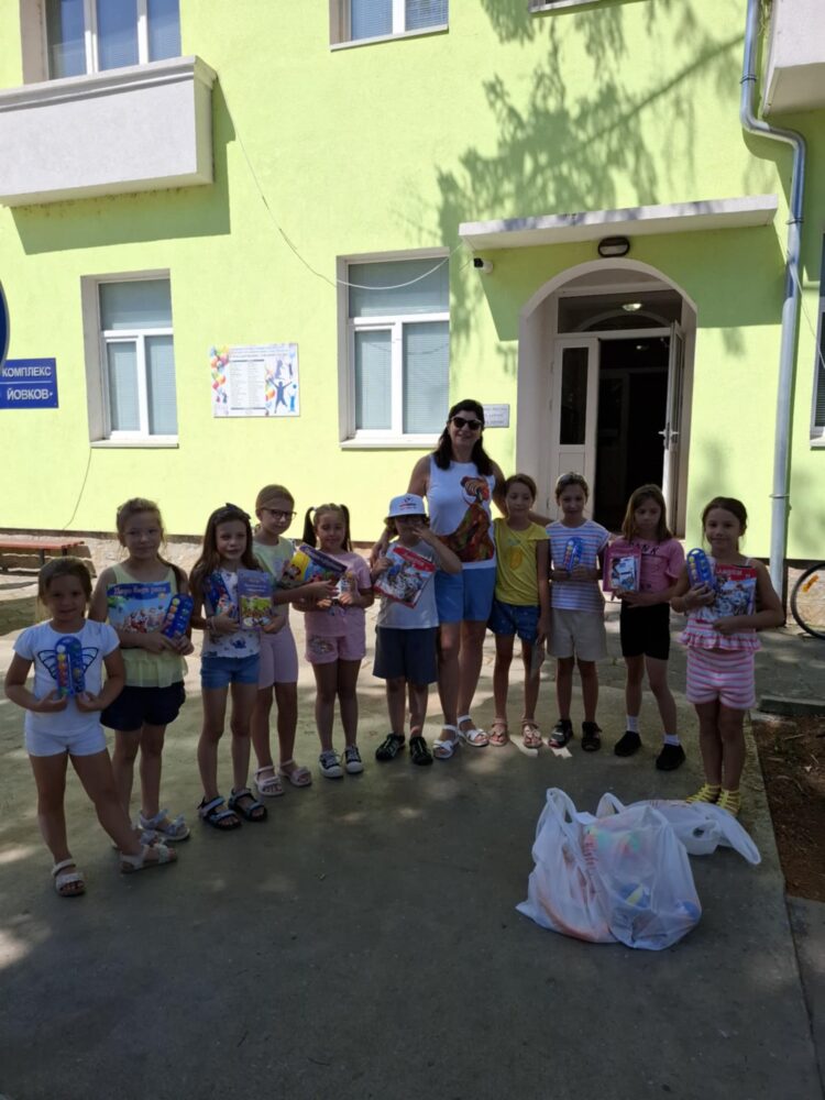 Борба с противообществените прояви на малолетни и непълнолетни с творчество, спорт и онлайн безопасност