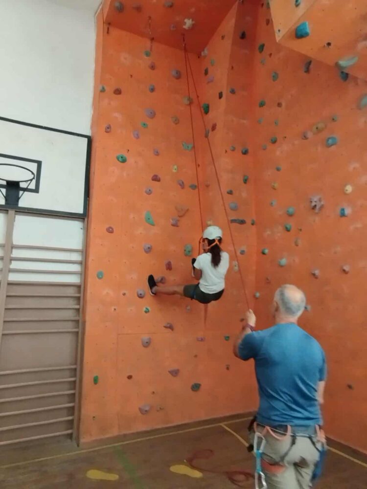 Борба с противообществените прояви на малолетни и непълнолетни с творчество, спорт и онлайн безопасност