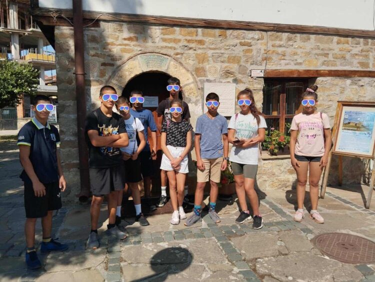 Борба с противообществените прояви на малолетни и непълнолетни с творчество, спорт и онлайн безопасност