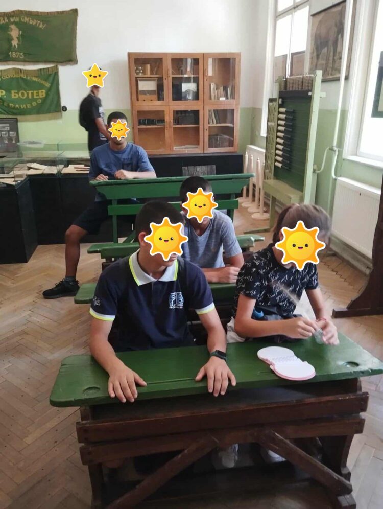 Борба с противообществените прояви на малолетни и непълнолетни с творчество, спорт и онлайн безопасност