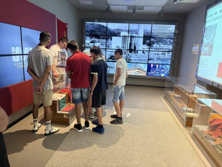 Борба с противообществените прояви на малолетни и непълнолетни с творчество, спорт и онлайн безопасност