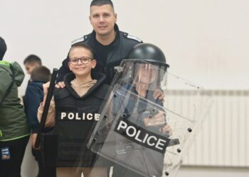 Ученици влязоха в ОД МВР-Габрово, представиха им полицейската професия