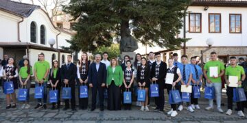 Изявени ученици бяха наградени в навечерието на Деня на будителите