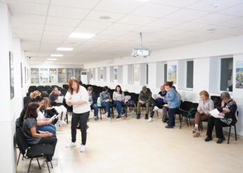 С дискусия и ролеви игри родители се учиха как до подобрят семейната атмосфера