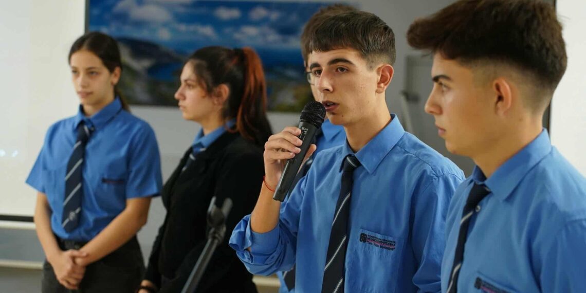 Пред ученици и учители млади иноватори от ПГМЕТ споделиха за представен проект в Испания