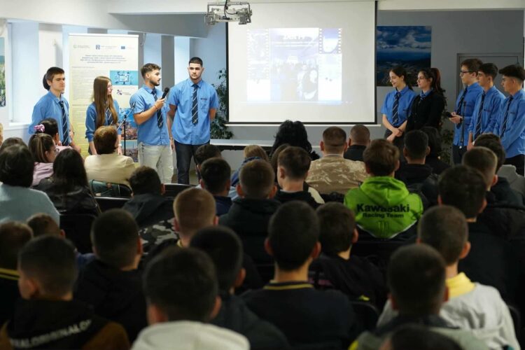 Пред ученици и учители млади иноватори от ПГМЕТ споделиха за представен проект в Испания