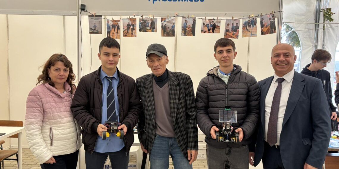Трето място за роботите на ПГМЕТ в конкурса “Младежко техническо творчество”
