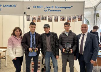Трето място за роботите на ПГМЕТ в конкурса “Младежко техническо творчество”