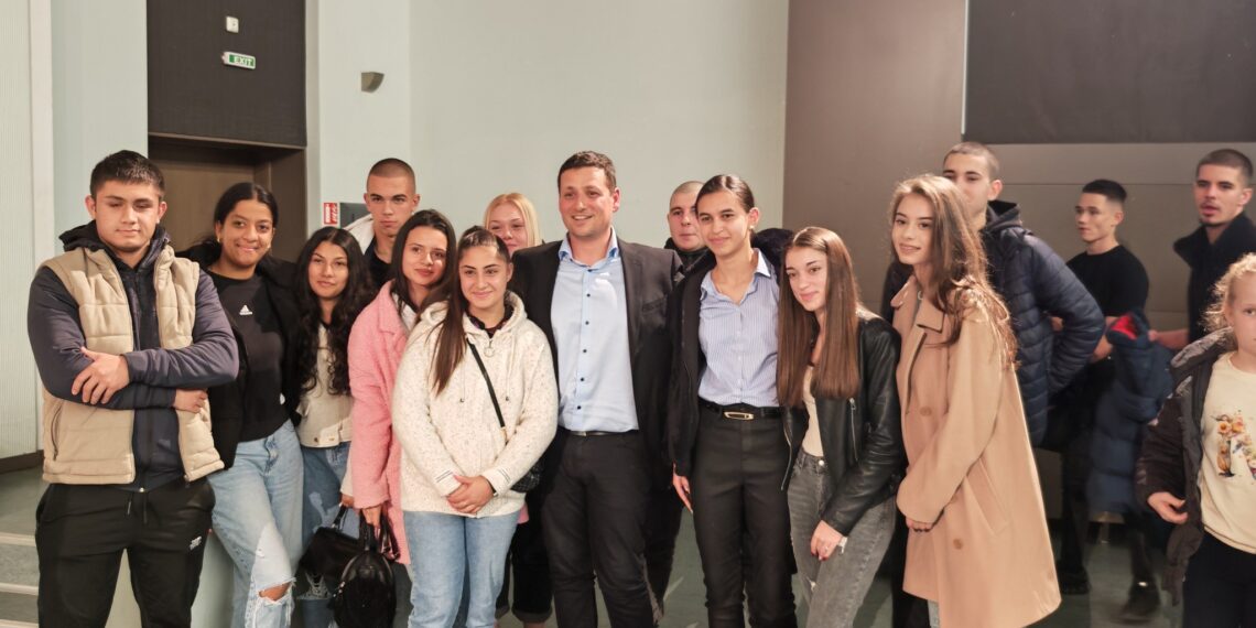 Никола Рахнев: “Бил съм на много места, но най-хубаво е у дома”