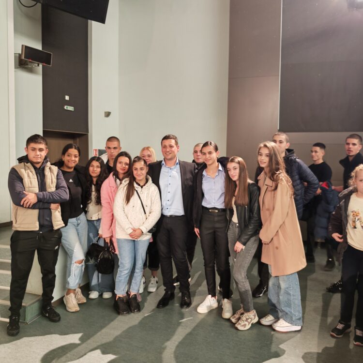 Никола Рахнев: “Бил съм на много места, но най-хубаво е у дома”