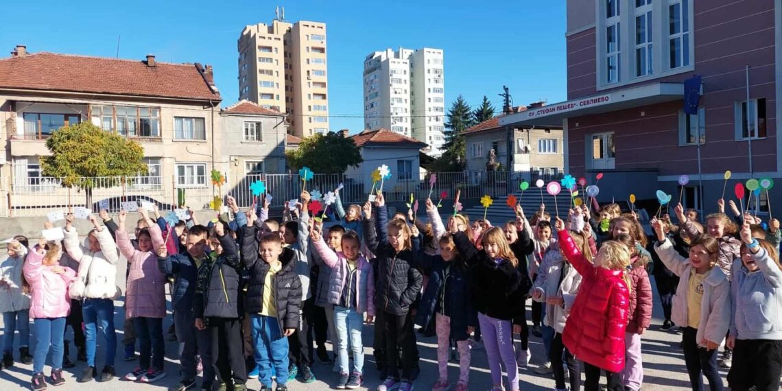 Малките първокласници – с голямо послание за доброта