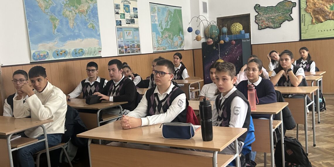 Клуб “Химия в действие” отбеляза Международния ден без тютюнопушене в СУ “Васил Левски”