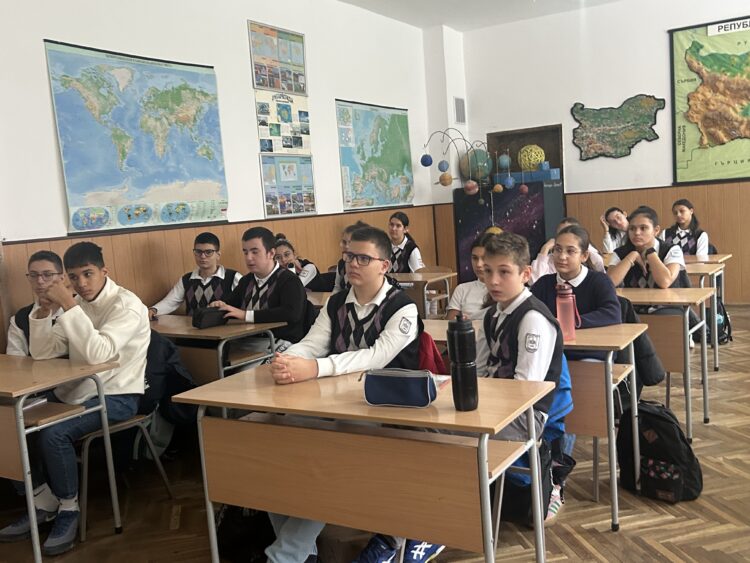 Клуб “Химия в действие” отбеляза Международния ден без тютюнопушене в СУ “Васил Левски”