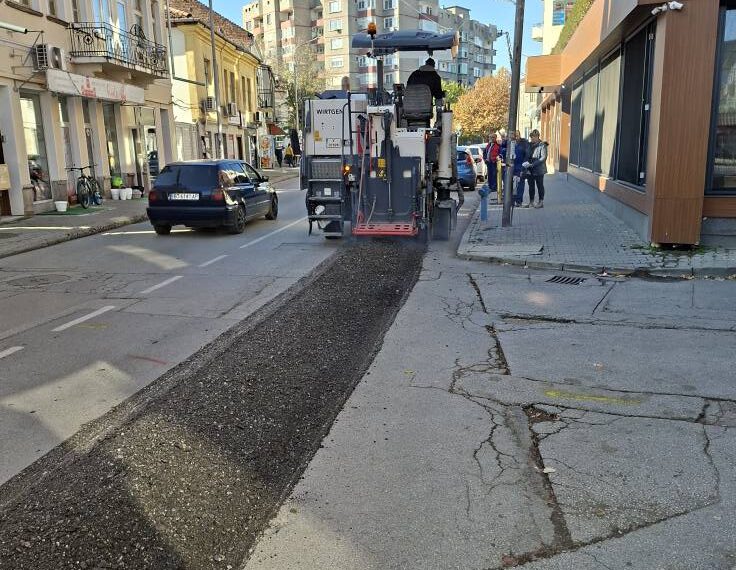 Продължават строителните дейности по подмяна на участък по Главен водопровод клон 1 в Централната градска част