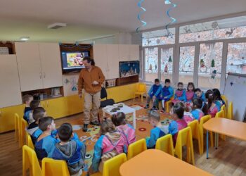 Севлиевски деца опознаха билките в час по горска педагогика