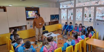 Севлиевски деца опознаха билките в час по горска педагогика