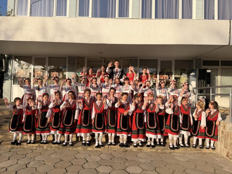 Талант и родолюбие, увенчано с награди – признание за славейчетата на Цветина Маринова