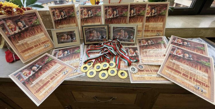 Талант и родолюбие, увенчано с награди – признание за славейчетата на Цветина Маринова