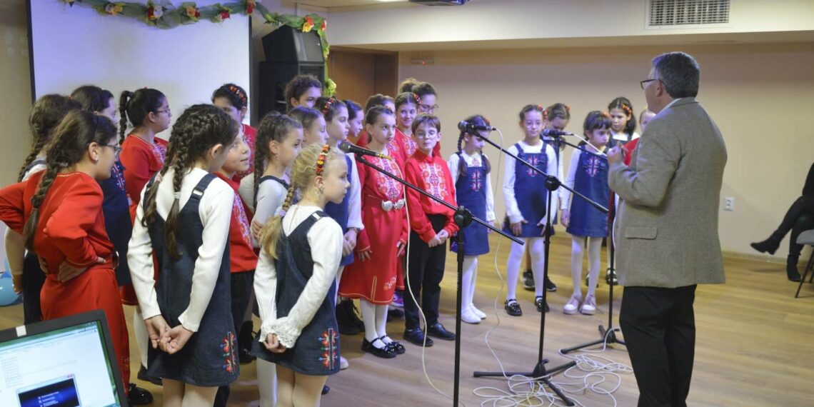 С думи, мелодии, щрихи представиха книгата “Усещания”