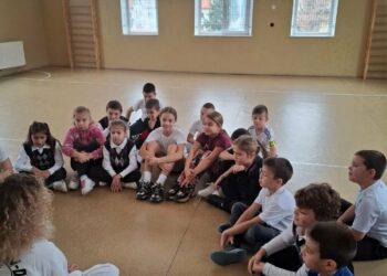 Деца се запознаха с полицейската лична защита