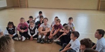 Деца се запознаха с полицейската лична защита