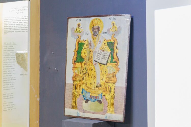 200-годишна икона на свети Никола показаха за първи път в музея