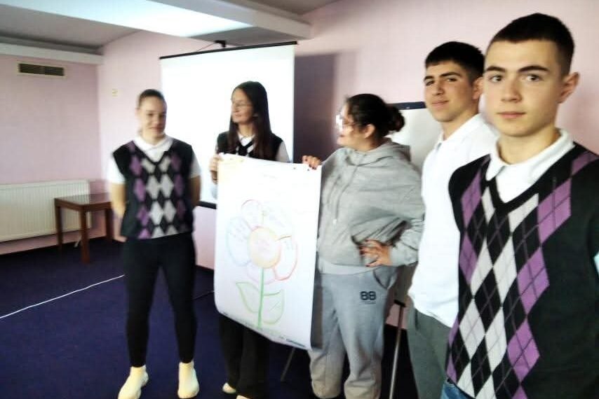 Доброволчески младежки екипи ще предпазват връстниците си от зависимости