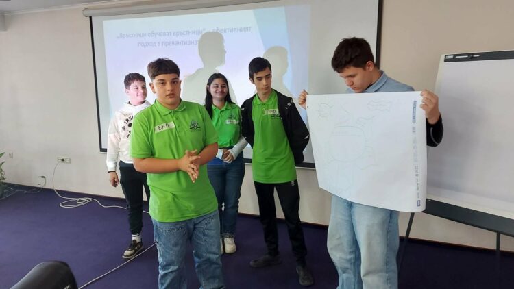 Доброволчески младежки екипи ще предпазват връстниците си от зависимости