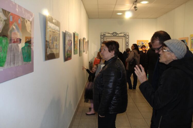 Сгради с характер, емоция и индивидуалност в новата изложба “Къща с лице” на Школа “Синестезия”