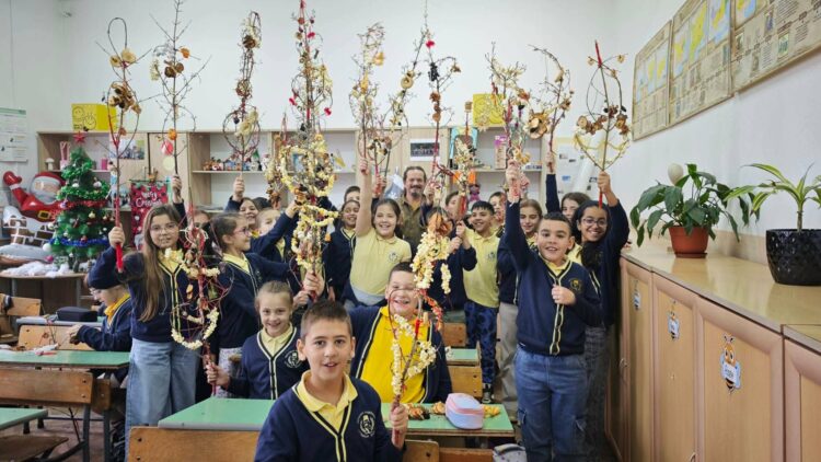 Сурвакницата – живата традиция в детските ръце