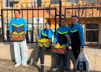 Ученици от Градница добруваха в Дом за стари хора