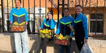 Ученици от Градница добруваха в Дом за стари хора