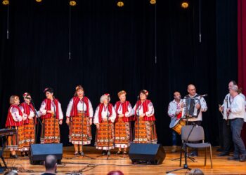 Концерт “В светлината на Коледа с песен” на ФФ “Веселина” и приятели