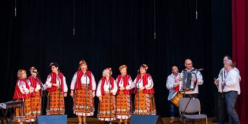 Концерт “В светлината на Коледа с песен” на ФФ “Веселина” и приятели