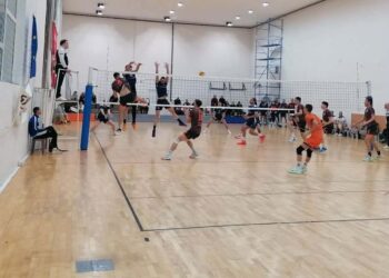 Трудна, но сладка победа за волейболистите навън