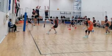 Трудна, но сладка победа за волейболистите навън