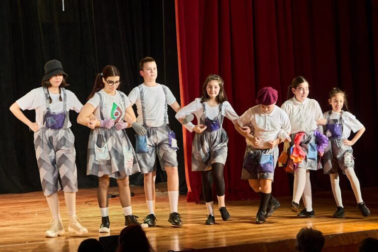 Премиерата на “Ние, Врабчетата” – театър за силата на корена от актьорите на Борислава Русева