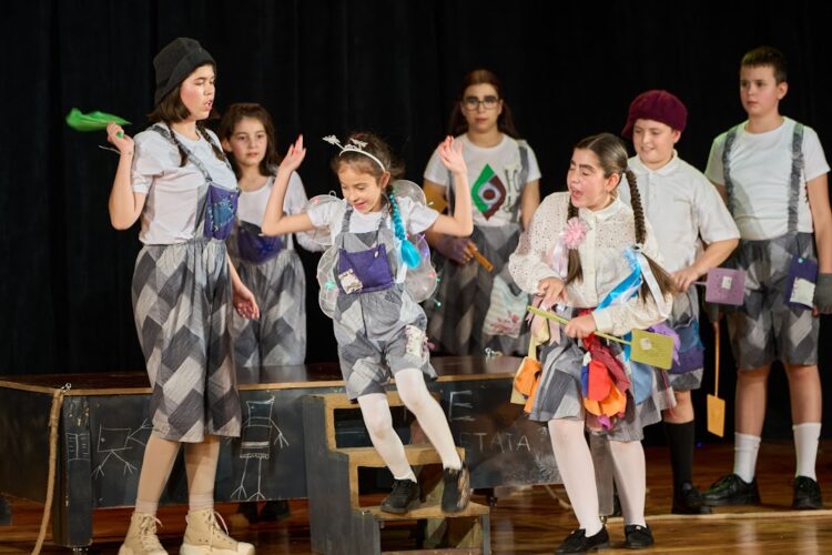 Премиерата на “Ние, Врабчетата” – театър за силата на корена от актьорите на Борислава Русева