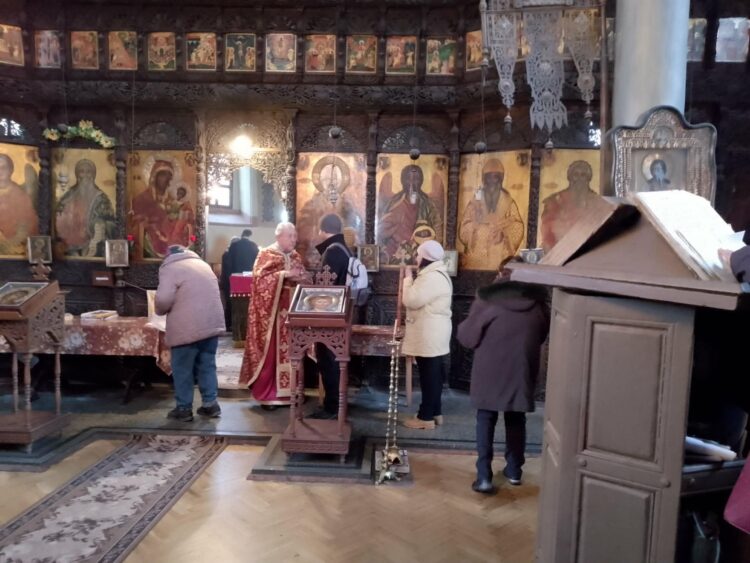 Десет момчета се бориха за Богоявленския кръст, Симеон Спасов го спаси за трети път