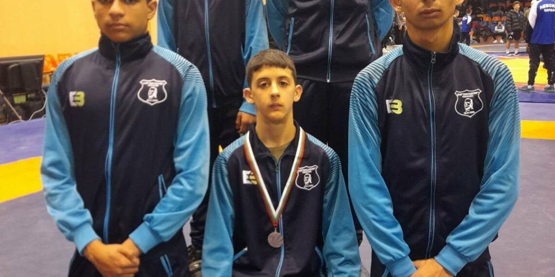 Емил Стефанов с първи медал в борбата от ДЛП