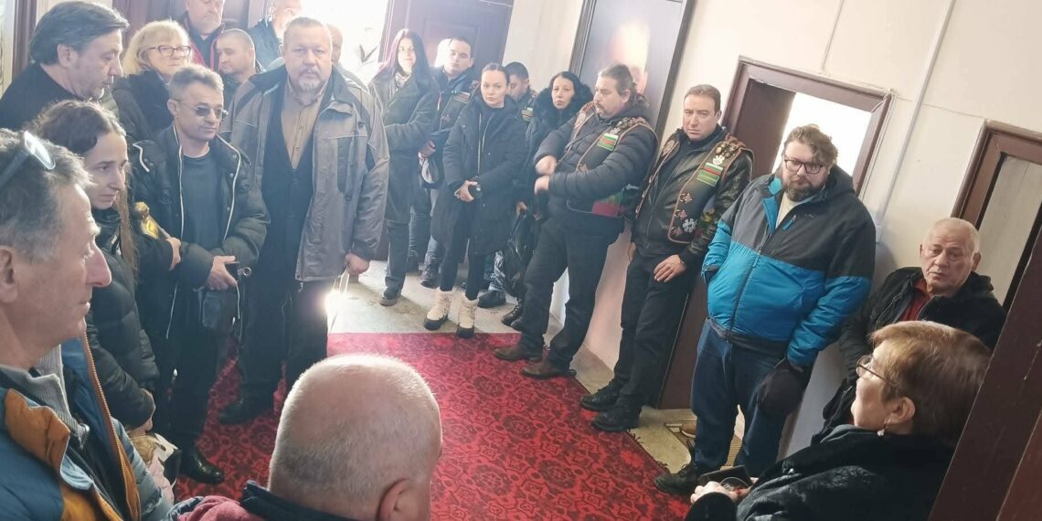 Тихомир Благовестов с почетна статуетка