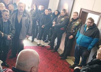 Тихомир Благовестов с почетна статуетка