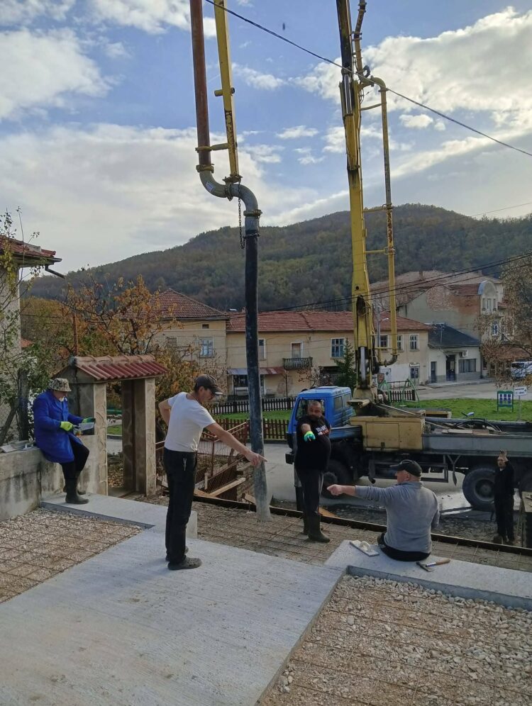 Ударно – предпразничен ремонт в село Градница