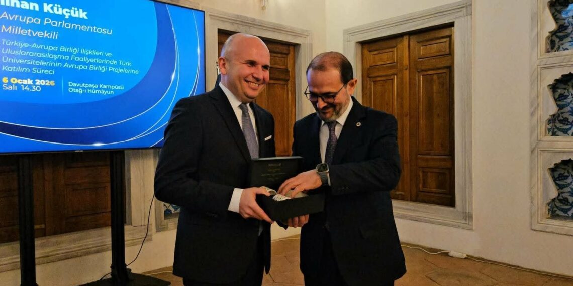 Илхан Кючюк – с награда от Техническия университет в Истанбул